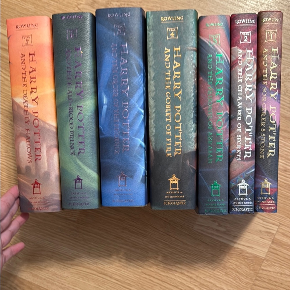 Scholastic Harry Potter and the Deathly Hallows - Red and Orange Cover